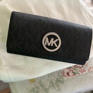MK Michael Kors Wallet